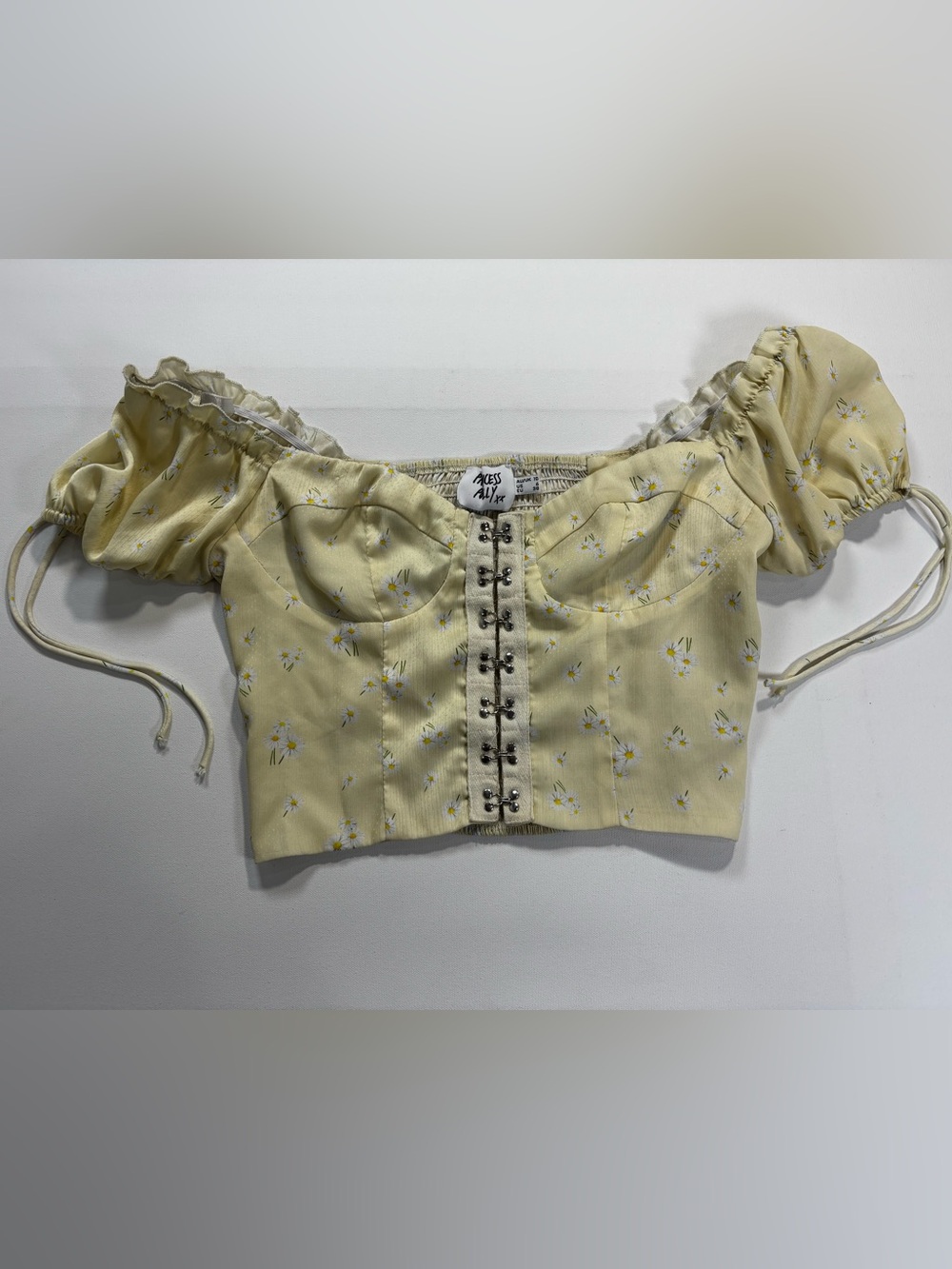 Princess Polly Pale Yellow Daisy Hook-and-Eye Crop Top